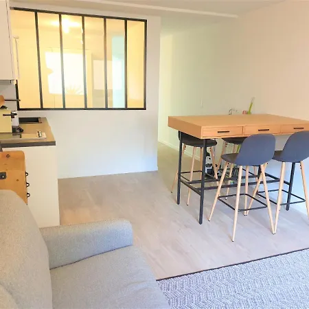 Dana Centre 11 Apartment